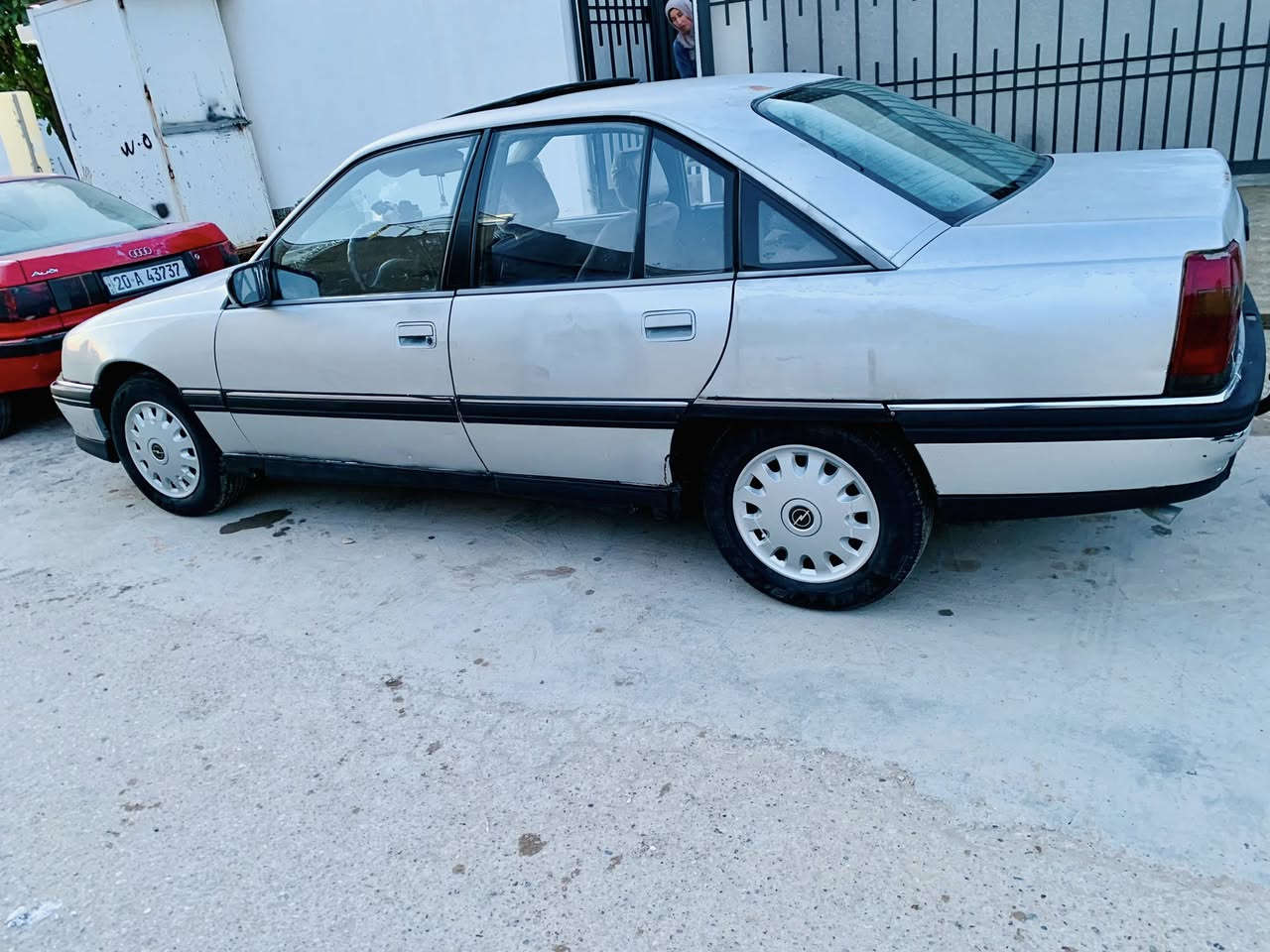 السلام عليكم للبيع اوميكا حجم 20بلادي سياره جاهزه مابيها صبغ ولا معجون بس صبغها جارد سنويه مشروع وطني رقم كركوك دولي بطاقه بانزين بيها كير محرك شرط لا صرف ولا بخار كهربائيات كلها شغاله صدر تايرات جديد سياره جاهزه من كل النواحي السعر 37بيها مجال المكان كركوك الشراب يخابر عل رقم ***********
