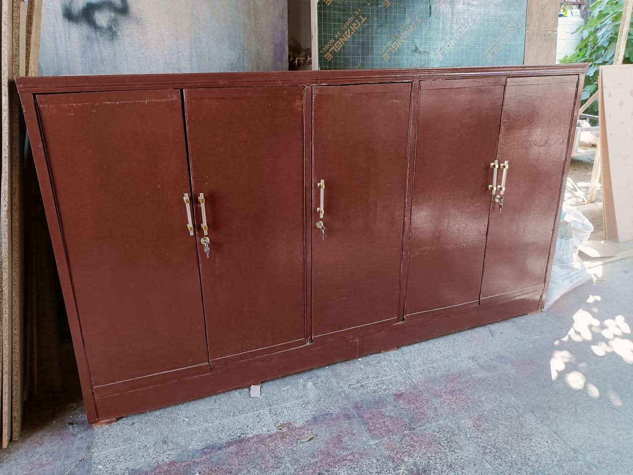 السلام عليكم
عندي هاي المناميه فصلتها جديد بس مارهمت يمي
 واني مو بياع شراي مال بيت والله فا الي تفيدو سعرها 100 وبيها مجال بسيط   مكاني موصل ايسر 

هذا رقمي *********** 

هاي كدام العين 👇
