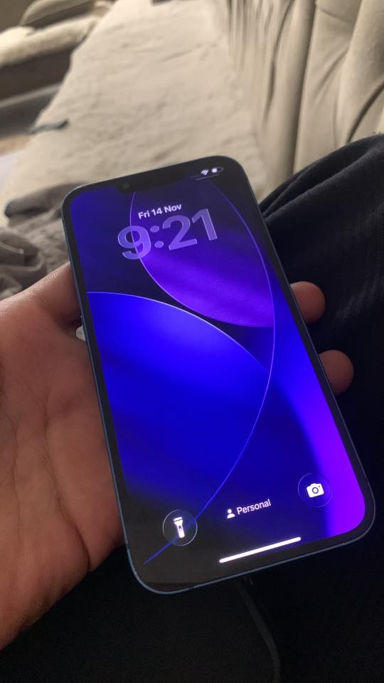 ايفون 13 مبدل بس بطارية 100 والباقي مكفول السعر 360 مكاني بغداد بسماية او مراوس بايباد مني 6 (***********)
