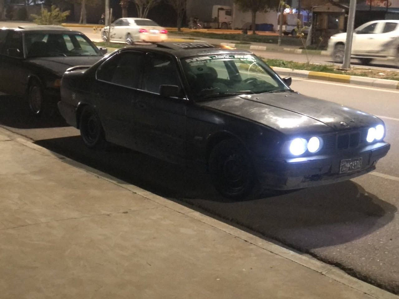 سڵاوی خوا لەهەوولایەک
BMW525
مودێل 1992 
گێڕ عادیە
گێڕو مەکینە بەشەرت
سڵاید
هەڵقەو زینۆن
موسو بڕاوا بەشەرت
سەنەویە بەشەرتی حاسیبە
سعری24مەعمەلە
ئاڵوگۆڕ ئەکەم بەشتێک بەدڵم بێت
شوێن کەلار ***********
