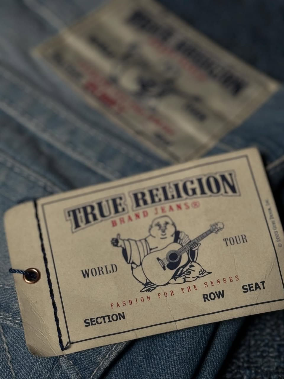TRUE RELIGION 
جينز من الماركة الامريكية ترو ريليجين 
لون ازرق فاتح مميز 
القالب skinny 
يتميز هذا الموديل بتصميم الجيوب الخلفية التي تحتوي على طيات flaps وخياطة حدوة الحصان 
خيوط بارزه وتفاصيل كلاسيكية للعلامة 
بلد الصنع : المكسيك 
القياس : 30 
عرض الكمر : 41 سم 
الطول : 117 سم 
عرض الحجل : 15 سم 
السعر : 100 الف 
توصيل مجاني داخل بغداد وباقي محافظات العراق 🚚


**إذا كنت صاحب هذا الإعلان وتريد حذفه لأي سبب، رجاءا أرسل رسالة إلى الدعم الفني**