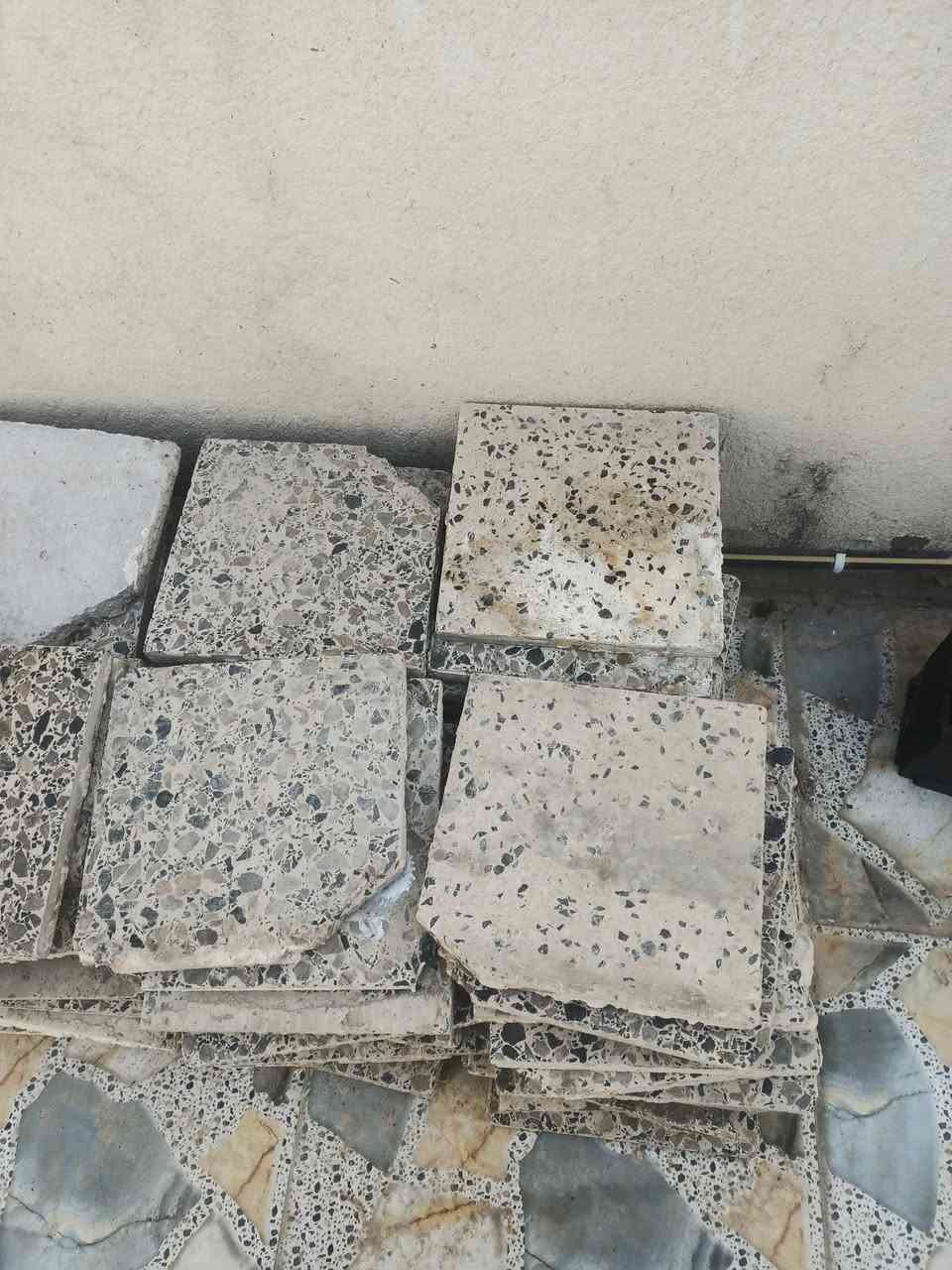 كاشي مستخدم للبيع قياس 40 سم عدد 134 قطعة الشراي  يتصل ***********
