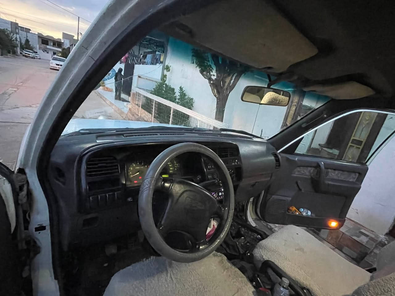 Isuzu trwpar 2001
ئاسوزو ٢٠٠١
   45$
گێڕ عادى گێڕ مه كينه وئه كسلى به شەرت ( دەبڵەكەى ئيش ناكا )
بىّ دەعم ولێدراوى بێ بوّياخ
قوفل مه ركه زى
ئارمى پلاستيكى سليّماني
كاره باى هه مووى به شەرت هه موكيانى ئيش ئه كات
گۆڕینەوە ئەکەم لەسەر دڵگرتن 
***********
