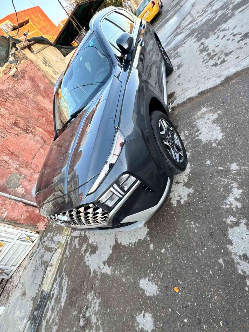 السلام عليكم سنتافيه موديل 23 لون فيلي ماشية 36 الف ميل السيارة فول مواصفات بنوراما 4 كامرات حادث السيارة بنيد وشويه بالجاملغ البنيد مصلح نفسيته والجاملغ بيه بارد وشويه صبغ عله كد الضربه ارباك استرين فقط السيارة حلو احلى من الصور مكانه بغداد رقم الهاتف *********** السعر 220 وبيه مجال
