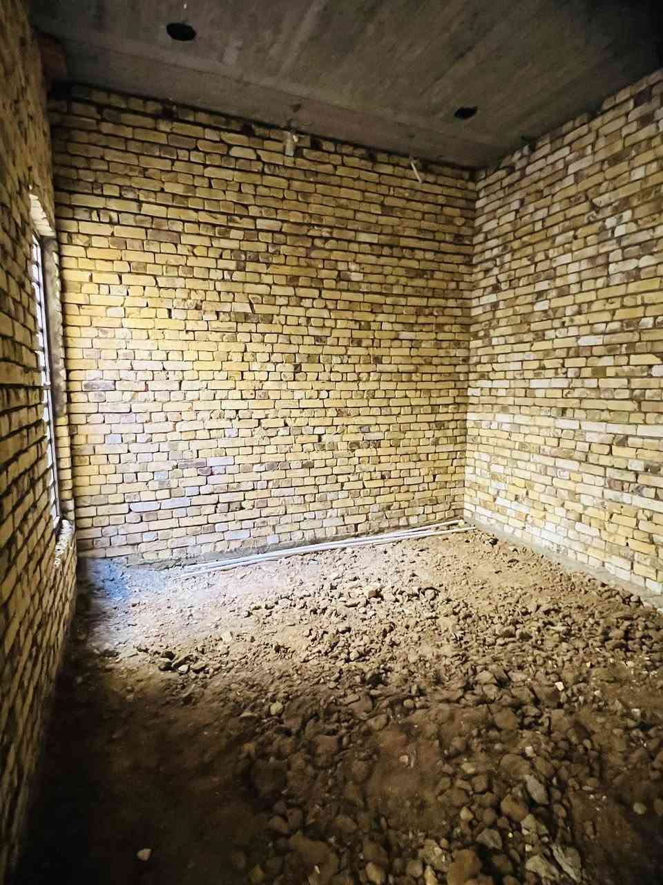 هيكل مسقف للبيع المساحة 100متر منطقة حجي حسن الجمعيات الاربع سايدات طابو زراعي ٢٥ داخله ضمن التخطيط العمراني للمدن البيت بصف الركن بناء درجه اولى البيت يقع على شارع رئيسي نافذ خدمات المنطقة كامله تبليط ماء مجاري كهرباء للاستفسار الاتصال على الرقم                                 
           ***********
