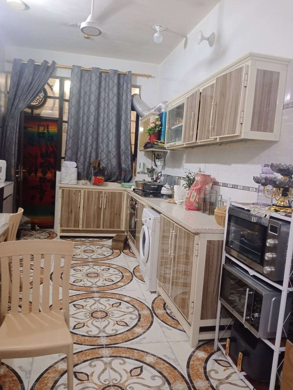 🏠مكتب الامين للعقار🏠
يعلن مكتب الأمين للعقار عن بيع دار مساحته
140 متر  مربع منطقة الخاجية توزيع القضاة
شارع 20 الواجهة 7*20
يتكون من 3 طوابق
🔹الطابق الاول يحتوي على غرفة نوم ومطبخ وصالة وهول ومجموعة صحية داخلية وخارجية
🔹الطابق الثاني يحتوي على غرفتين نوم و هول ومجموعة صحية
🔹الطابق الثالث يحتوي على غرفتين نوم ومجموعه صحية
🔸سنة البناء 2020

للاستفسار الاتصال على مكتب الامين للعقار
الكوت شارع دور العمال مجاور مجمع احمد التميمي.. على الهواتف

***********
***********
