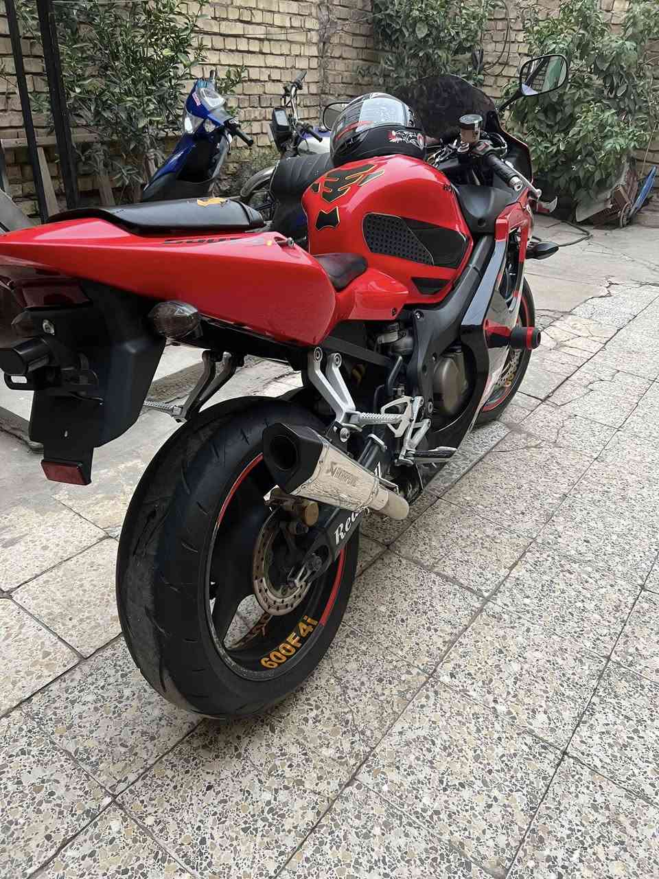 السلام عليكم F4i 600 للبيع دراجه بحالة وكاله ومال معرض يعني كفاله عامه🪬🔥
دراجه نضيف حيل ومطالع حته بيهه 

دراجه كفر نضافه 100/100 لا كسر ولا شخط 

دراجه بلاد كله عليهه لايت عالي وناصي زنون شادلهه 

دراجه مكفوله من تاير للتاير ورقه مال معرض موجوده دراجه بدون رقم وأي استفسار اكثر اتصل واني خادم مكان بغداد الكريعات او الاعضميه رقمي ***********
