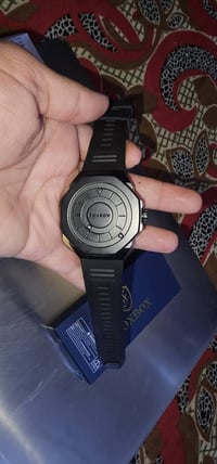 ساعة • مجال مغناطيسي • غريبة