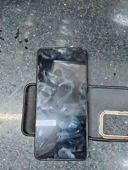 السلام عليكم  Techno Spart 2 جديد قبل شهر من اخذتة جهاز نضيف كدام العين  السعر 90بي مجال حك الجية التصال على الرقم ***********
