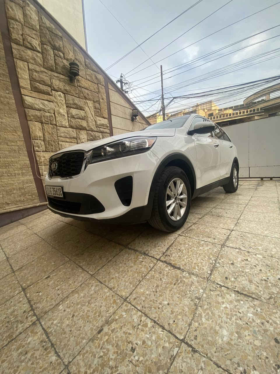 سلام عليكم 
سورنتو 2020 ابيض امريكي
السعر 200 
مكينه 2400gdi
سبعه راكب 
حادثها بابتنين سطحي بدون دواخل وشوي من جاملغ الخلفي 
بدون ايرباك 
شاشه كبيره 
تحكم ستيرن 
انظمه قياده 
بدون بصمه 
للتواصل *********** 
مكان الكراده ساحه الواثق
السياره بأسمي تريد تحويل او وكاله
