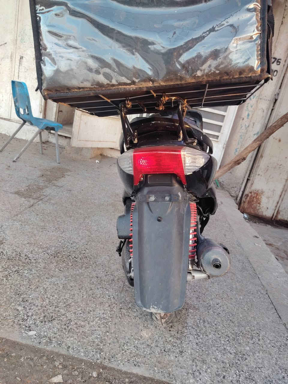 اسلام عليكم سكنز ياباني نثيه كبريتر سرعه١١٠ دراجه حلوه ونضيفه كهربايات كلها شغاله نكره سلف السعر٦٠٠ وبيها مجال عنوان بغداد الدوره ***********
