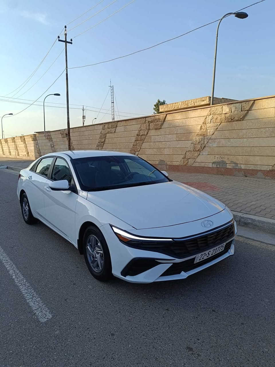 السلام عليكم
هونداي النترا للبيع موديل 24 رقم اربيل الجديد 
دخول جديد البارحه اترقمت السياره بسمي  ودخلت بغداد حادث السياره بنيد صبغ بدون ارباك بدون دواخل 
المواصفات 
شاشه الكتروني 
لد نهاري + لايت زنون 
فول تحكم استيرن
ثلاث انظمه قياده
السياره ماشيه 10  الف فقط السياره زيرو مشي امريكا 
رادار امامي 
ويل كب توقف ذاتي عنده الاقتراب 
محرك 2000 دوش بانزين فقط
وباقي المواصفات المعروفه 
مكان السياره بغداد 
الهاتف ***********/***********
