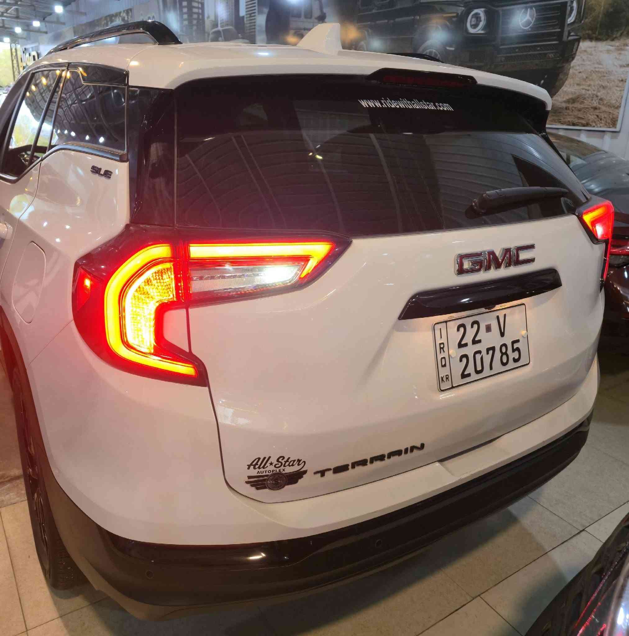 GMC TERRAIN  SLE 2024
السعر 180 $$
اللون ابيض
عدد المسافات المقطوعه 15 الف ميل فقط
السياره حادثهاا موضحه بالصوره
الشاصي والدواخل مكفوله من الحادث
السياره مرقمه اربيل
مواصفات السياره
شاشه لمس
كشنات هيتر 
صندوق كهرباء
بصمه ٤ ابواب دخول ذكي
وباقي مواصفات الGMC
عنوان كركوك
الهاتف ***********
