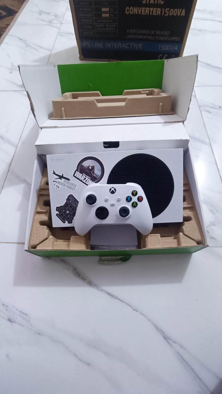 سلام عليكم
للبيع Xbox Series S، 
الجهاز مستخدم شهر ونص 
اصدار 2023 
جهاز نضيف كلش نضافتة 100/100
ما مفتوح الجهاز 
ويا UPS حجم 1500 أوف لاين 
اذا تريدهن سوة او مفرد عادي 
بلا نسبة لليوبي اس اكدر ادزة توصيل بس البلي 
تجيني تاخذة من البيت
ماكاني بغداد الزعفرانية 
*********** واتس
