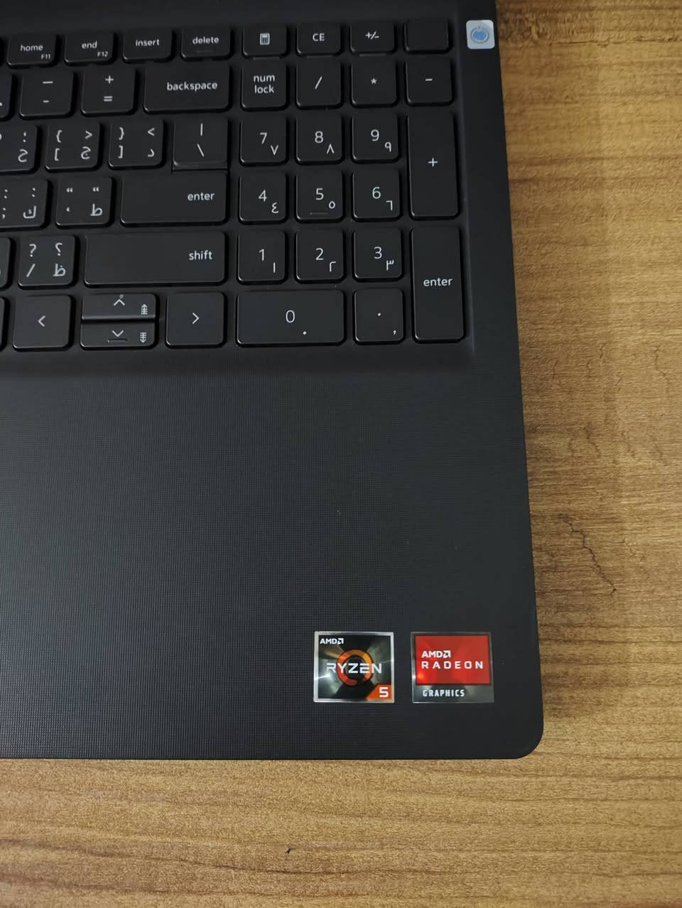 للبيع لابتوب بحالة ممتازة 

المواصفات التقنية:
الموديل: Dell Vostro 15 3515
المعالج: AMD Ryzen 5 3450U
تردد: 2.10GHz
كرت الشاشة:
AMD Radeon Vega 8 Graphics
حجم الكرت: 2GB
الذاكرة (RAM): 8GB DDR4
التخزين: 477GB SSD
النظام: Windows 11 Home Single Language
إصدار 24H2 – آخر تحديث
نوع النظام: 64-bit
الشاشة: 15.6 إنش
الكاميرا: شغالة ومختومة بملصق خصوصية
اللغة: عربي + إنكليزي
الحالة:
الجهاز نظيف جداً
بدون أي مشاكل أو خدوش
البطارية جيدة
استخدام خفيف
الملحقات كاملة

السعر:450,000
(***********)
