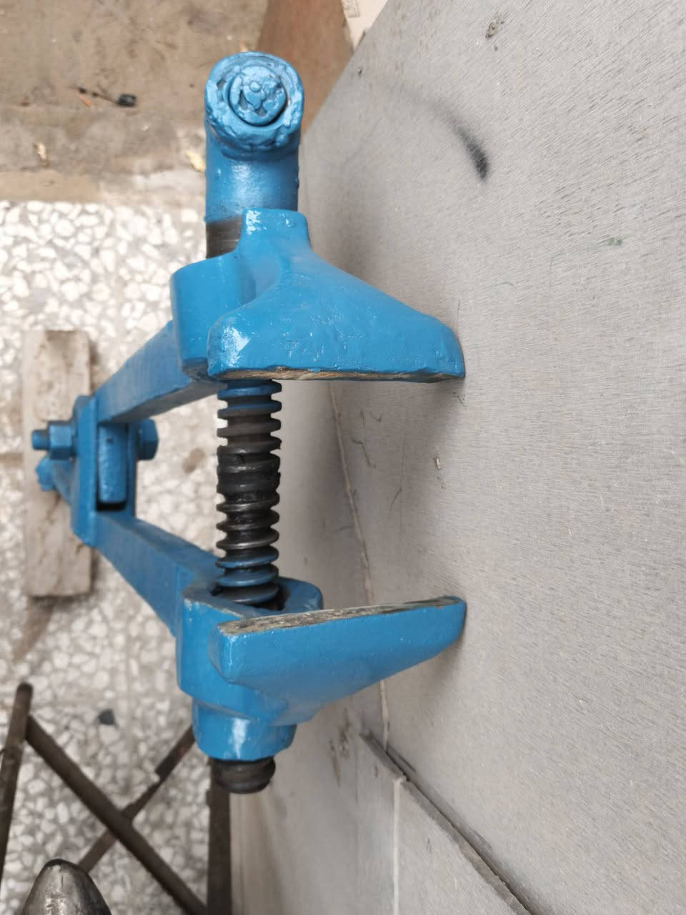 منكنة حدادية حديد قديمة للبيع هاتف *********** مكاني بغداد الزعفرانية
