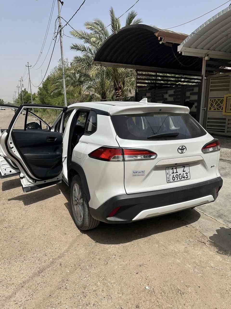 كورلا كروز 2025 هايبرد 
موصفات معروفة تحديد رادار مسار سياقة ذاتية 
فتحة سقف
تبريد قطعتين دوسات حوضية 
مكفولة من صبغ وتبديل وحادث بيها اصبعين باب سايق شخوط لاغير 
سيارة جديدة مال بيت ونظيفة كلها محسن على ايدي من صفر 
ماشية 42 الف كيلو
بغداد حي الجامعة شارع 66 
سعر مطلوب 265000 مليون عراقي 
***********
