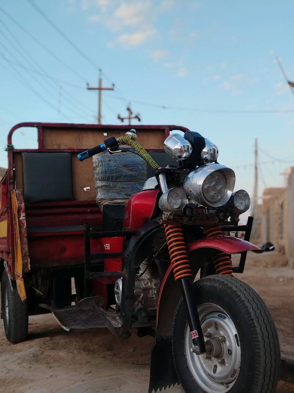 بيع ستوتة ماركة سلطان موديل 2024 بحالة جيدة جدًا. تحتوي على تصميم جذاب مع رسومات ذئب على الجوانب.

مناسبة للنقل وللأعمال اليومية، تتميز بمتانة وكفاءة في العمل. للاستفسار أو لمزيد من المعلومات، يرجى التواصل معي.