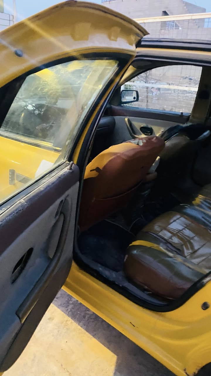 السلام عليكم
سمند 2012 

مكينة كير فرنسي جديد تدفئة تبريد 

بيها جاملغ امامي اليسار مبدل 

السيارة كاملة مثل ما موضح بالصور خياسات وغيرها كله بالصور كدام عينكم 

كهربائيات كلها شغالة

مكانها ديالى 

*********** 

السعر 34 وبيها مجال
