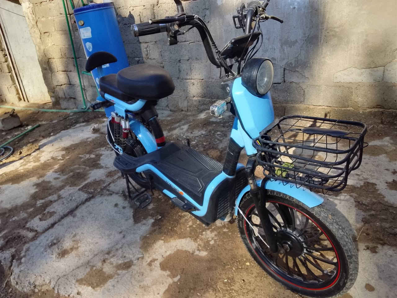 دراجه شحن للبيع سرعه 80 كيلومتر 4بطاريات و4 نمر 🐅 نظيفه وكله شغال قيم وخذ مكاني بسمايه ‏‪***********‬‏

