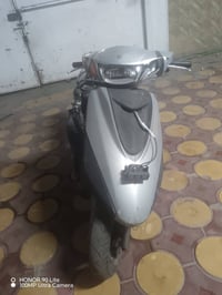 دراجه بريز للبيع بيها حادث مفلشه كفرات ابيع عله حالها ٣٠٠ وبيها مجال م...