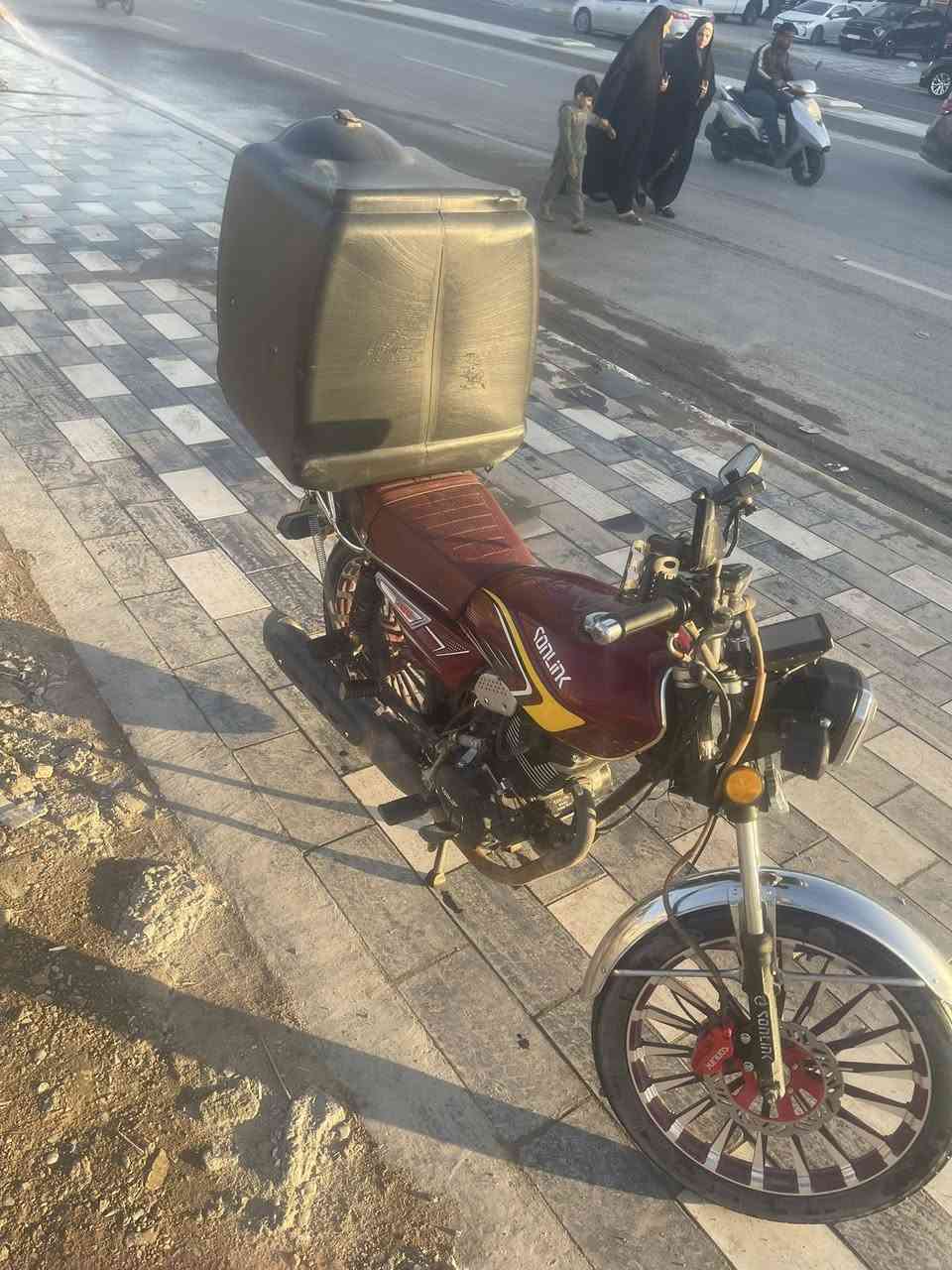 سلام عليكم دراجه ايراني  سونك  2024للبيع عنواني بغداد البلديات رايدها ب ٦٠٠ وبيها مجال. رقمي ***********
