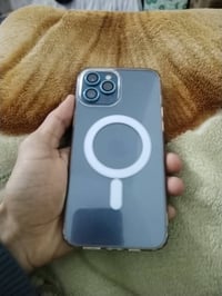 لبيع ايفون 12شرق اوصط جهاز عل فحص نضيف مابدل شي بي بس بطاريه 88ومعلايه...