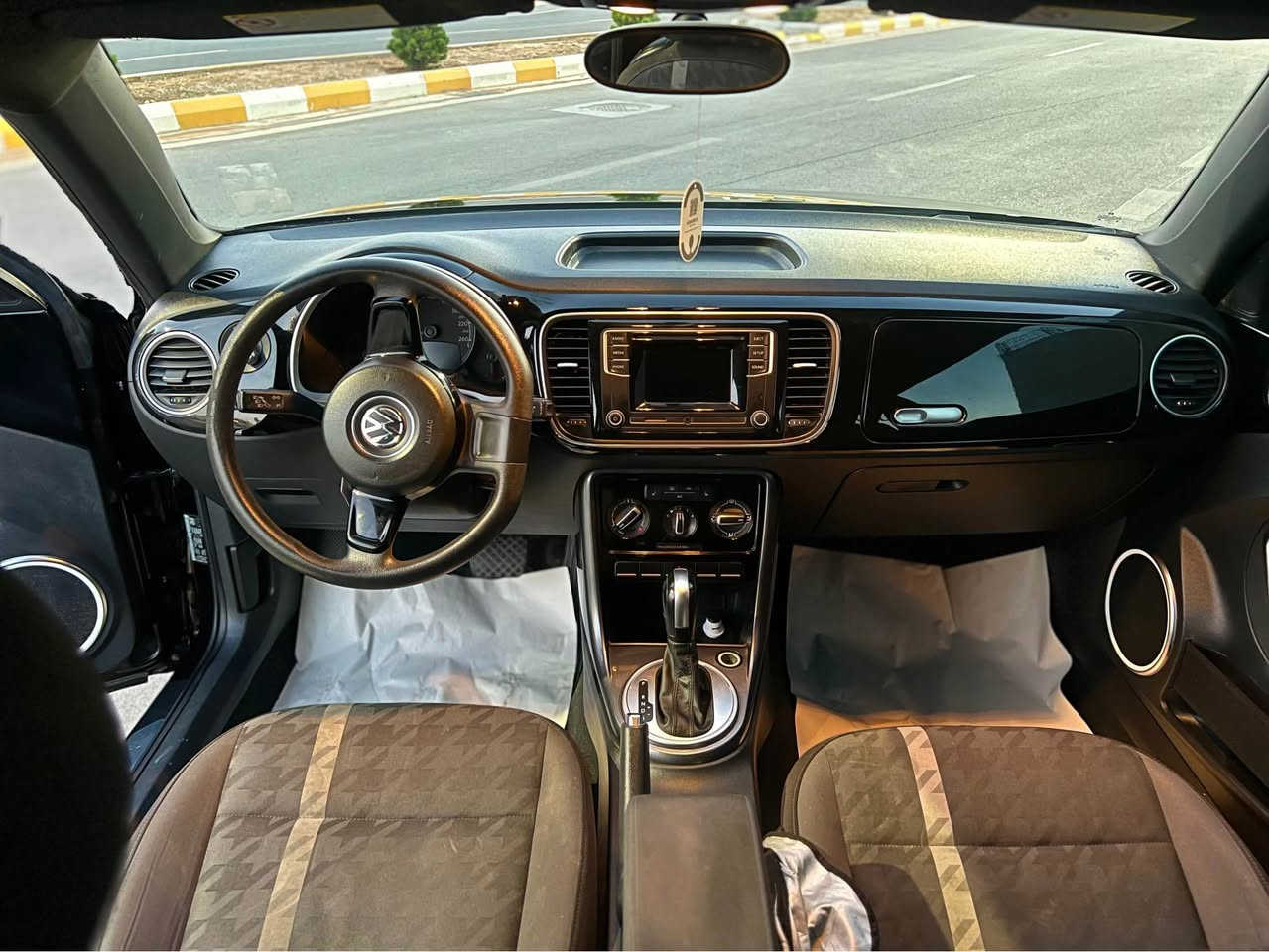 ***********

Volkswagen Beetle 🔥🖤

تاکو نمونەو جوان تاقانەکەی سلیمانی 🔥

ڤۆلسواگن بیتڵ ٢٠١٧ 

رەشی قەتران تاقانەو جوان مەکینە ١٨ یی تۆربۆ و کەنەدیە کە زۆر مەرخوبە  
4 نەفەریە  ٢ پارچەی بۆیاخە بی ناو بی ئیرباگ 
چەمەلخی دوای سایەق چەمەلخی  پیشەوە سەکن  
سەیارەکە ١١٨  هەزار کم  حەقیقی رۆشتوە 
٤ پستۆن ٤ کەسیە  گیرو مەکینە بە شەرت
   
(ویل کرۆم - ئاوینە اشارت - بلاجکتۆر - بەگلایت لید - تەحەکوم لایتو ئاوینەکان - تەحدید سورعە - کامیرا - شاشە -کوشن گەرم سەکنو سایەق - بلوتوس- گیچ ئەلکترۆنی- ...)
بۆ زانیاری زیاتر پەیوەندی بکەن 

شوین سلیمانی 
*********** السليمانية, العراق
