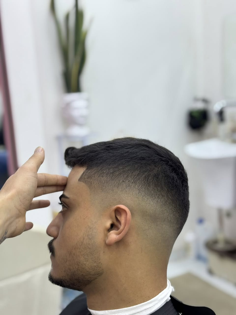 السلام عليكم
محل حلاقه للإيجار كامل
الموقع حي الضباط الثانيه مجاور مركز القلم حتوي علئ كرسيين حلاقه + سديه + جهاز هايدرو فيشل لحل كامل متكامل مابي اي نقص كرسي ملكي إيطالي مكاين حلاقه JRL
مابي نقص 1% من الكلينس للموس مثبتات اكثر من ٤٠ قطعه A
فقط يجي الحلاق ويشتغل والمحل رزقه خير من اللّٰه بس اني ممتفرغ وماريد ينكسر المحل
فرصه حلوه لكل حلاق ماعنده رأس مال يفتح
إيجاره 400 الف شامل كل شي ايجار نت مولد مكاين مستهلكات يعني إذا تأجر كرسي ب ٢٠٠ وانت تشتغل بكرسي وتصير انت ابو مال يوميه تدفع اقل ال V الف يعني اقل من حساب زبون للعلم اني حلاقتي 10 وزبايني خير وبركه يعني إذا انت حلاق مضبوط اغتنم هل فرصه
ه ***********
شرط الايجار
عقد حسب الاتفاق اقل مده 6 اشهر وفوق
تأمين 400
لتعاملني عل إيجاره لان شي رمزي كلش عل زباين الي بي والترتيب والصرفيات🤍
