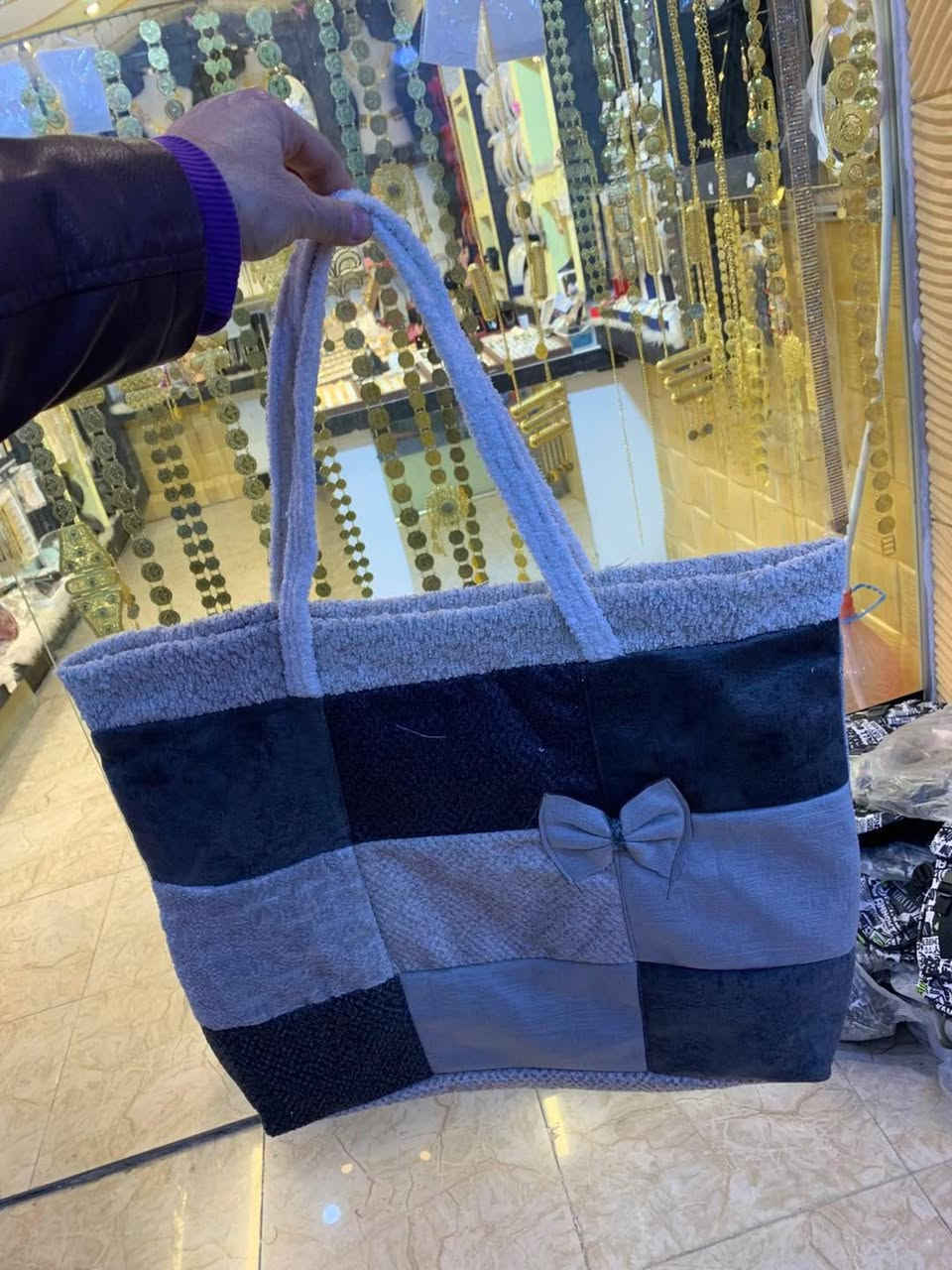 #القياس الكبير القماش الشامو الاصلي جنطة الواحدة سعره2000واذا 3جنط ب5000دينار كميات كبيرة 
وهلا بيكم


**إذا كنت صاحب هذا الإعلان وتريد حذفه لأي سبب، رجاءا أرسل رسالة إلى الدعم الفني**