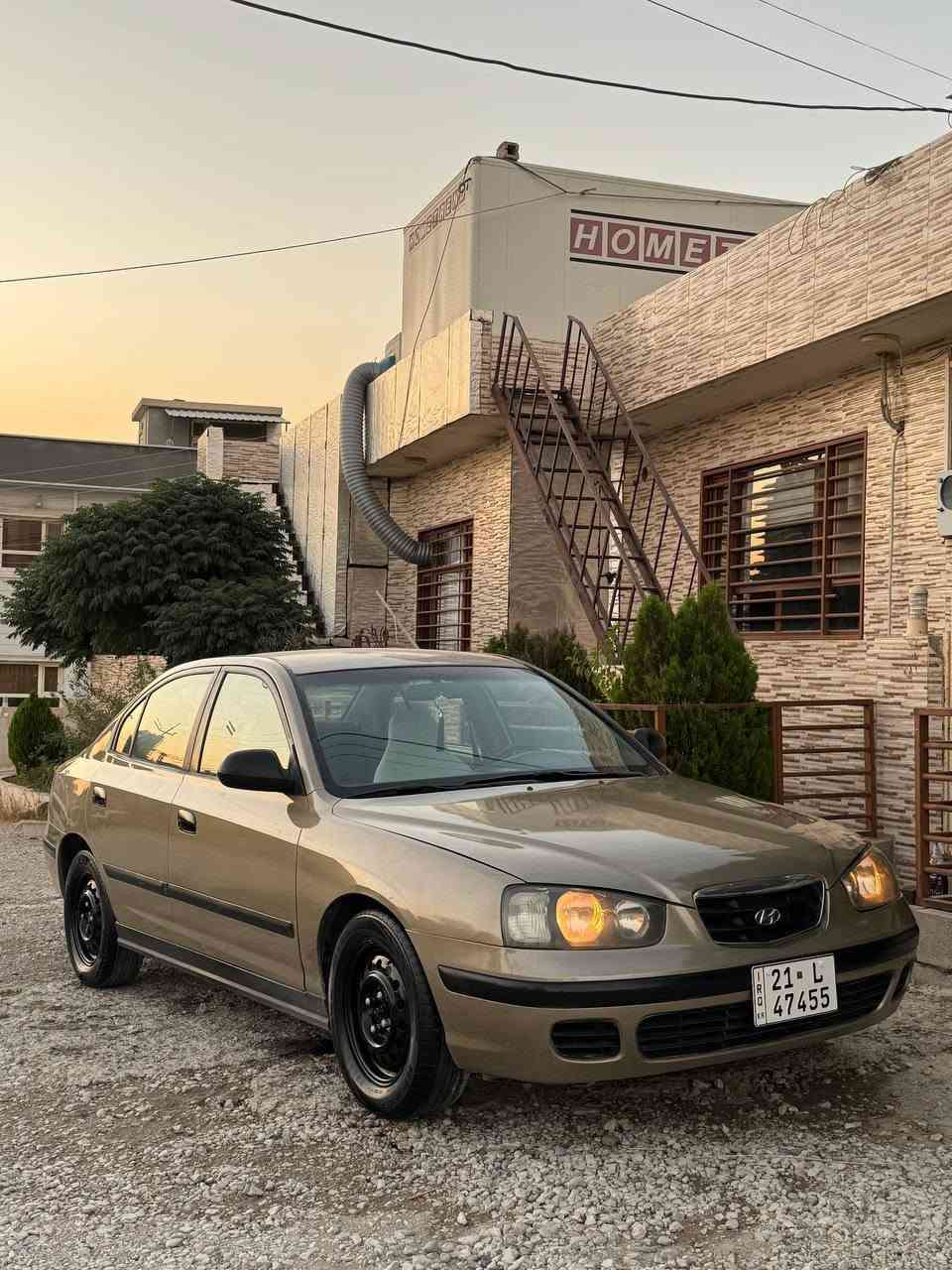 هوندا إلنترا موديل 2002، مواصفات خليجي، محرك 2.0، كير عادي، تبريد (مكيف) شغال. السيارة كلها باقية على وضع الشركة (بلاد)، مصبوغة عام (كامل) على نظافة بدون أي حادث أو ضربة، لغود وجاملوغات (أمام وخلف) كبس شركة. رقم السليمانية (رقم باريك)، السنوية جديدة لغاية 2030، الهزة (الفحص الدوري) جديدة. الكير والمحرك والتبريد والتحويل والوكالة والغرامات كلها بشرط الفحص.
الموقع: السليمانية.
السعر: 62 ورقة  وبيه مجال قليل.
***********
***********
