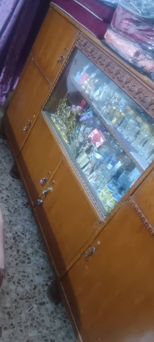 سلام عليكم دولاب للبيع حاله مستخدمه بس نضيفه السعر 300 وبيه مجال للشراي ***********
