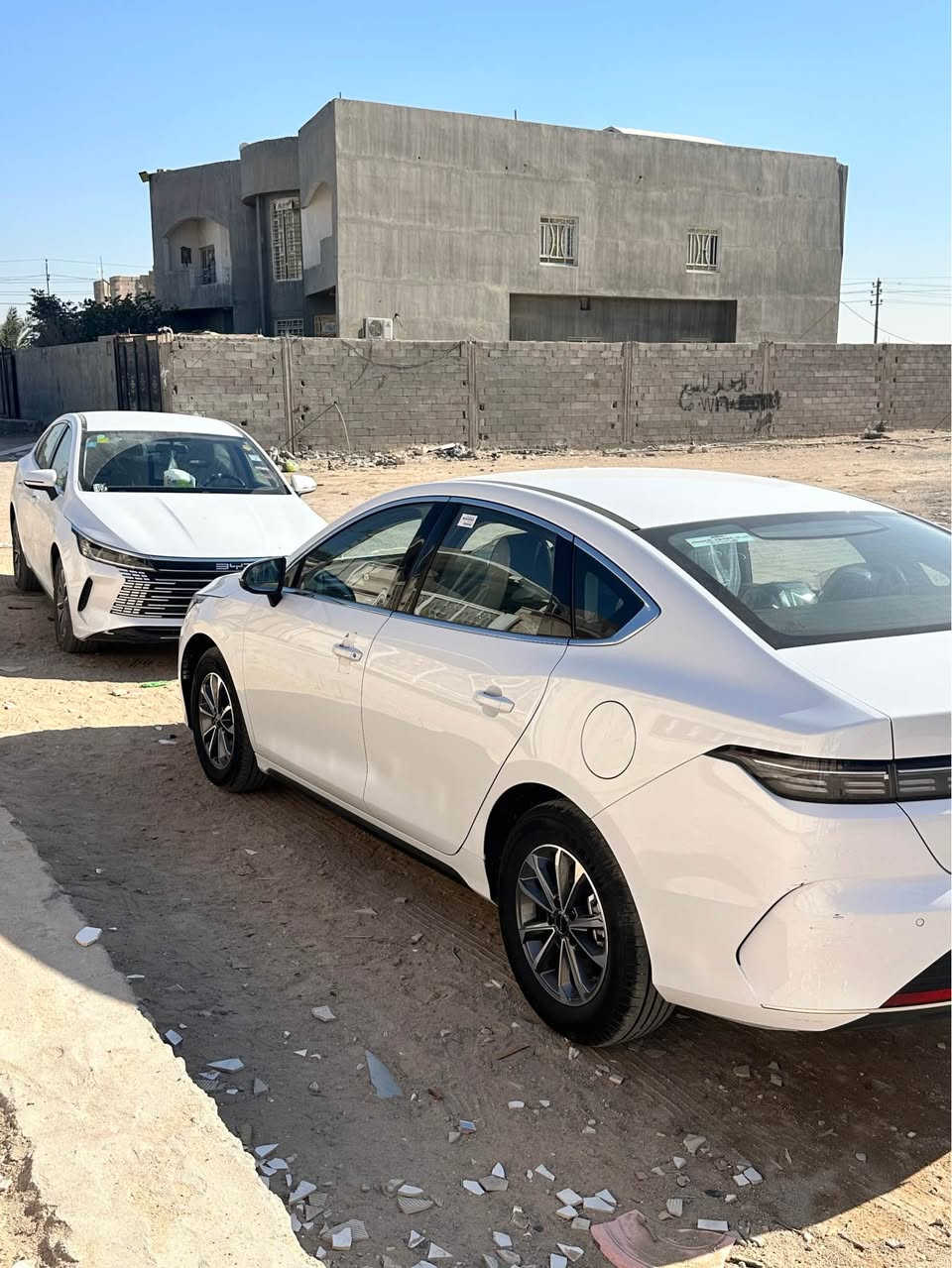 سلام عليكم بي وايدي  دسترويل داخل ابيض 2025 رقم بصرة بأسمي تحويل ثاني سياره جديده كامله ملحقاتها واير شحن مثلث جهاز نفخ ماشيه 5000 مكاني بصره *********** )*********** البصرة, العراق
