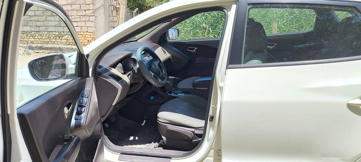 السلام عليكم
للبيع توسان 2011 خليجي رقم كربلاء

محرك ٢٠٠٠ دووش بلادي كير بلادي
  الصبغ بس قبق. الجنطه. الباقي كفاله. مكان السياره كربلاء  الأستفسار ***********  السعر 135وبيها مجال
