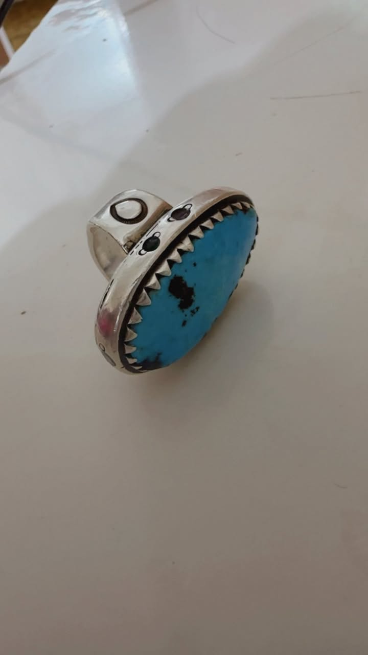 محبس فضة ثقيل مرصع بياقوت، شغل فخم وقطعة مميزة.
. 💎
السعر ١٢٥ قفل


**إذا كنت صاحب هذا الإعلان وتريد حذفه لأي سبب، رجاءا أرسل رسالة إلى الدعم الفني**