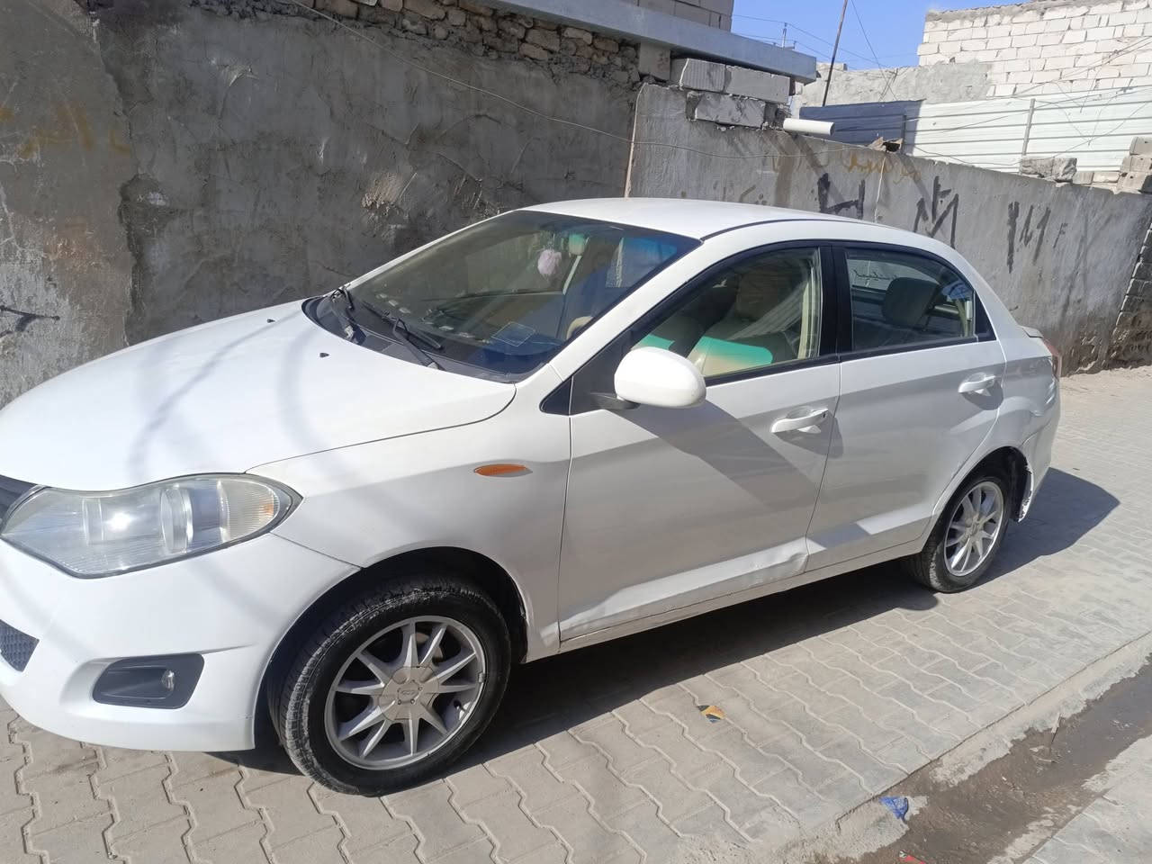 سلام عليكم عندي سياره للبيع شيرين فلاوين  السياره حلو ودخلها حلوه كلشي ما عايزه سياره حلوه بس تجي وتركب رقمها قادسيه رعيها موجود  السعر 40 وبيها مجال الرقم ***********
