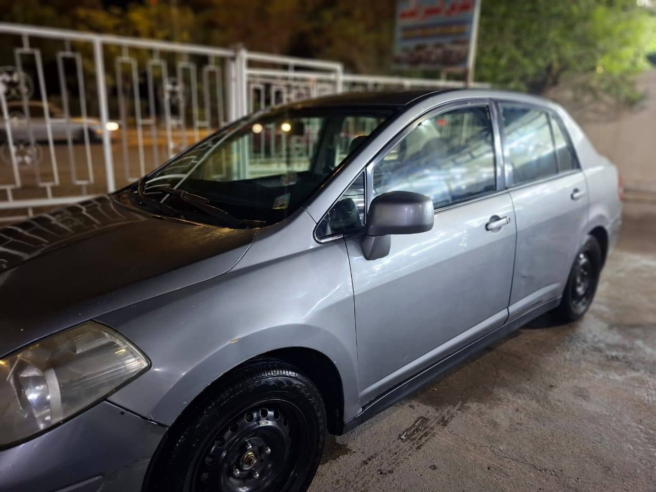 السلام عليكم نيسان فيرسا موديل ٢٠١١ رقم ديالى بأسمي سيارة جاهزة وكامله محرك طابوكه جديد كير جديد تبريدها ويه السويج تدفئه شغالة صدرها جيد كهربائيات كلها شغالة مكان السيارة ديالى بعقوبه سعرها ٧٣  وبيها مجال للاتصال ***********
