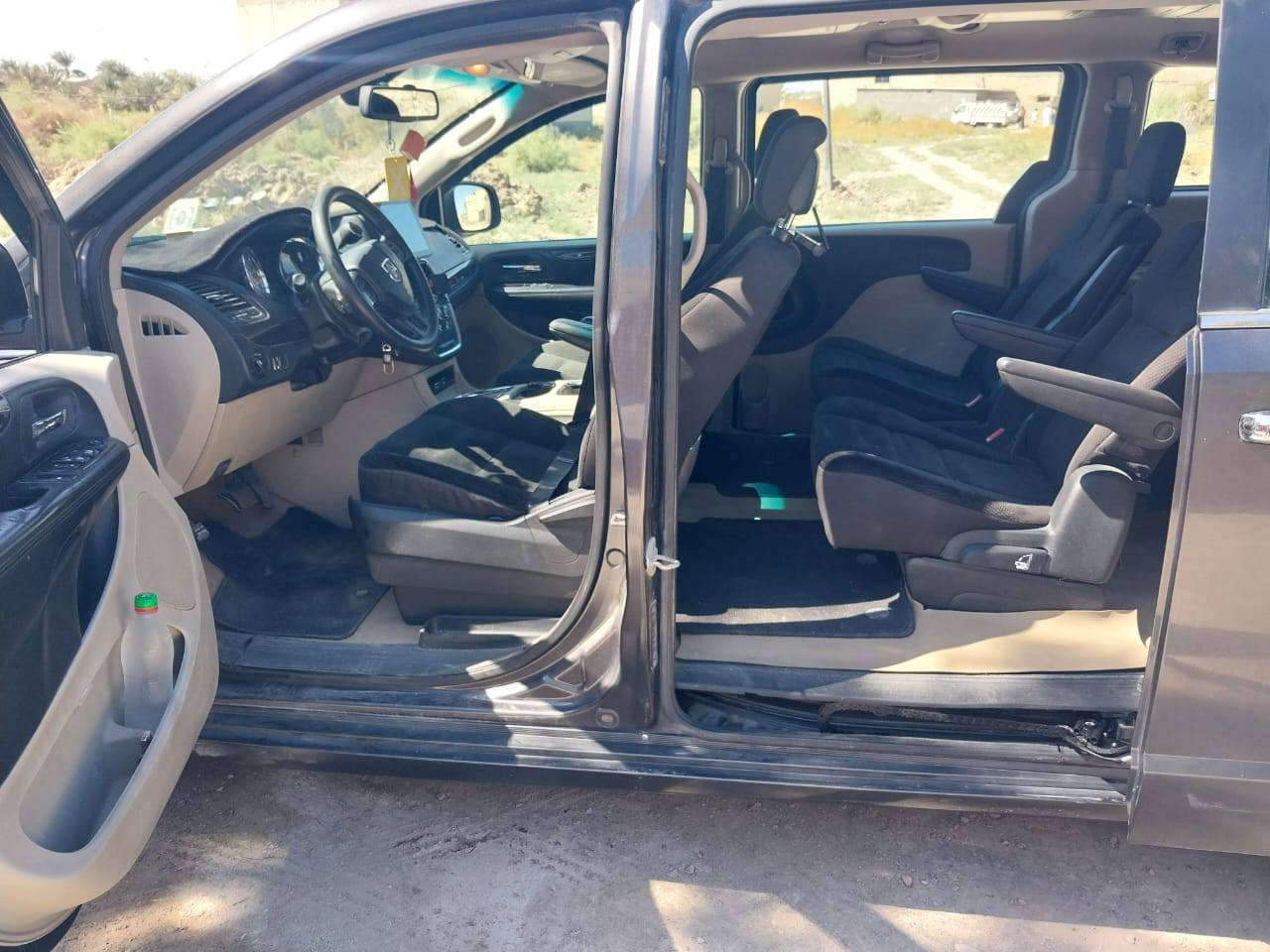 السلام عليكم 
   دوج كرفان مديل ٢٠١٩ 
      حادث موضح بل صوره  
      مواصفات السياره 
   تشغيل عن بعد بيبان كهربائي 
    شاشه كامره دواره تبريد ٣ قطع  
جام كهربائي سستم نيكل جام ويدات مطريات 
 السعر ١٧٠ مكان 📍السياره بغداد بل شعله 
رقم صاحب السياره ‏‪***********‬‏
