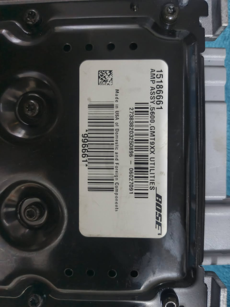 للبيع /للتواصل ***********
الأمبليفاير يُستخدم مع سيارات GM فئة Utilities (SUV / Truck) ضمن منصة GMT800 تقريبًا، وبنظام صوت BOSE الأصلي.
أهم السيارات المتوافقة:
Chevrolet Tahoe
Chevrolet Suburban (2003–2006)
GMC Yukon / Yukon XL (2003–2006)
Cadillac Escalade / Escalade ESV / EXT (2003–2006)
Chevrolet Silverado (بعض الفئات مع BOSE)
