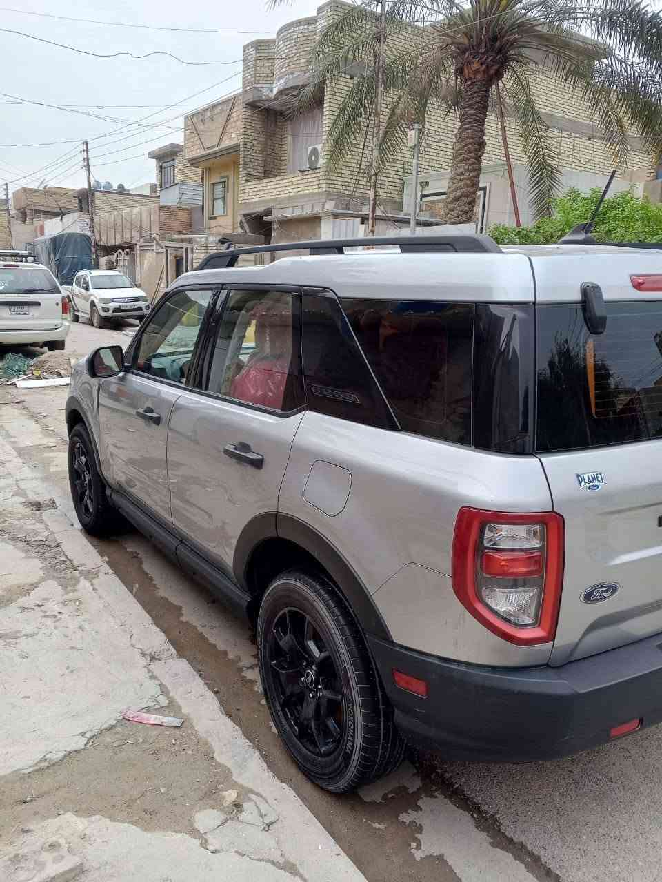 السلام عليكم 
فورد برونكو سبورت FORD 2021
حلوة مرتبه  
- مكفولة كير ومحرك
 وحادثها ،جاملغ يمين وبنيد
ومكانين بارد مكفوله من الصبغ والتبديل 
- ماشية 45 الفmil
- المواصفات/
ـ شاشه ترحيب دجتل  
- محرك 1500 تيربو 
- تحديد مسار 
- كشاف لايت اوتو 
- گير 8 سرع مع مودات قيادة  
-هاند بريك بصمه  
- شاشه كبيره كار بلي +اندرويد اوتو+اواكس+بلوتوث
-كامره خلفيه دوارة 
- مانع انزلاق 
-شاحن type-c
-ماوس انظمة قيادة ثلجي وعادي
-لايتات عدسة زينون led
-سستم صوت bose
-كروز تحديد سرعه 
- اوتو ستوب  اطفاء اقتصادي عند القيادة     
- رادار  امامي لتجنب الحوادث 
-تحديد مسار رادار الخطوط البيضاء
- تحكم ستيرن 
- تحذيرات  تعب السائق اثناء القيادة
وبعد مواصفات هوايه
السعر 148 ورقه بيه مجال حك جيه فقط
العنوان بغداد الدورة 
للاتصال
*********** واتس اب فقط
