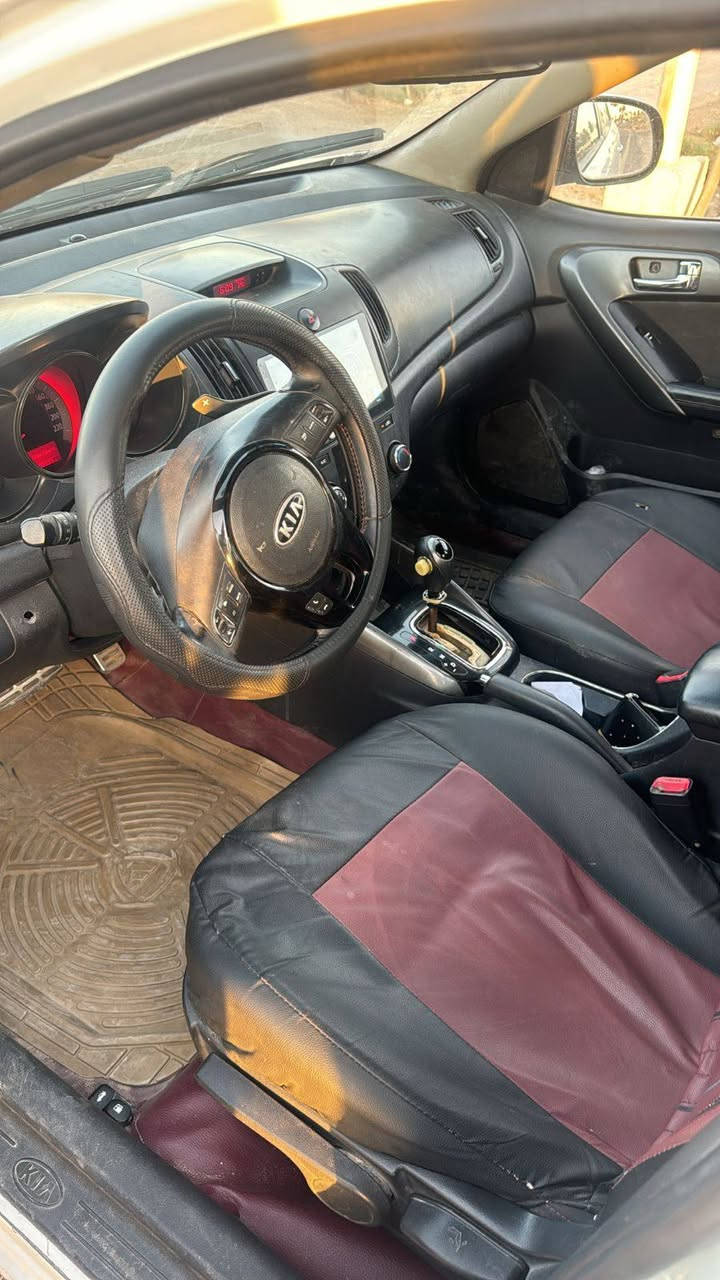 سياره سيراتو موديل 2013.  رقم اربيل بيه صفحه السايق مصبوغة سنويه جديده باسمي تحويل ثاني يوم مابيه اي نقص السعر 70 وبيه مجال مكان سياره الانبار رمادي حصيبه الشرقيه  ***********
