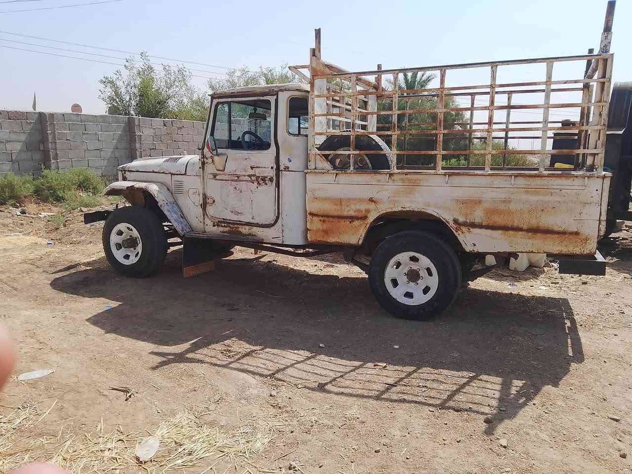 سياره لبيع مكان لعماره سياره موديل ثمانين وهاذه رقمي ***********
