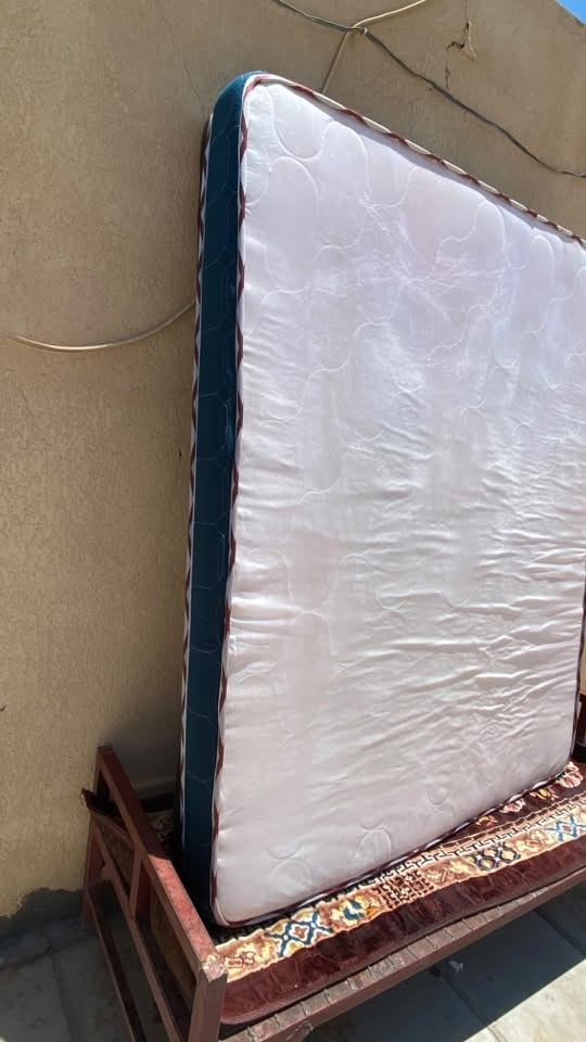 السلام عليكم
فراش چربايه نفرين 160* 200 
استعمال سنه وحده اخو الجديد 
سعره 75 وبي مجال قليل 
العنوان / النجف - الحيرة 
***********
