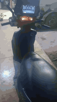 السلام عليكم سكنس نثيه ياباني ١١٠ للبيع السعر ٦٠٠ او بيه مجال الدرجه بيه شاشه + مسجل + ستاند تليفون + يوسبي شحن  الدرجه حلوه او نضيف محرك خير من الله شلعه معدل ماشيه ٤٩  مستعجل علا بيعته


**إذا كنت صاحب هذا الإعلان وتريد حذفه لأي سبب، رجاءا أرسل رسالة إلى الدعم الفني**