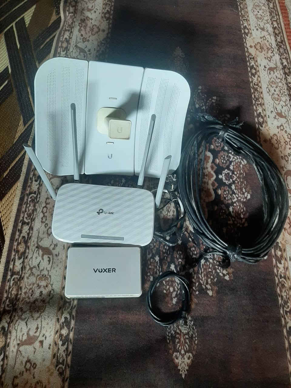 السلام عليكم للبيع
منضومه انترنيت كامله ما بيه  كل نقص كبل اخذ وشد 
متكونه من UBC ونانو ابو الفراشه وراوتر مع محلقاتهن 
كله جديد واصلي مستخدم كلش قليل للاستفسار ***********
