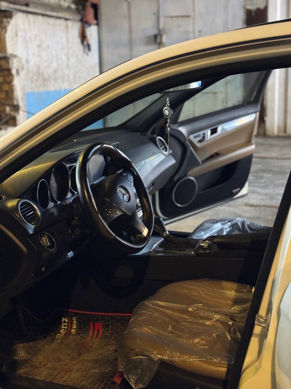 مارسدس C200 2012 قطعتين صبغ فقط  سياره فول سعر ١٢٥ ورقه وبيها مجال ***********رقم أربيل
