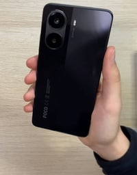 Poco x7pro ذاكره 256 رام12 بطاريه100/100 نضافه كارتون  السعر 375  وباق...