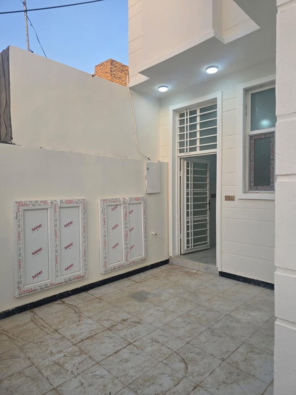 دار البيع  طابو زراعي 
سند 25 حي الجامعه
———————
قرب شارع 20 الحولي
المساحه 200 م
الواجه 10م
———————
طابق واحد بناء حديث وغيررمسكون
محتويات الدار
غرف 2/ استقبال/صاله/مطبخ/صحيات 2/بيتونه
كراج سياره
———————
للاستفسار
مراجعة مكتب النخبه للعقارالكائن العروبه شارع المتحف
قرب كودو كودو
اوالاتصال
***********
***********
