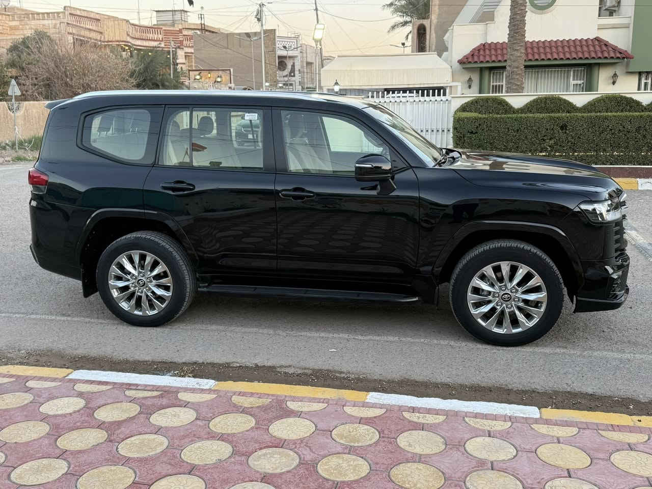 السلام عليكم لاندكروز GX موديل 2022 رقم بغداد بسمي ٦ سلندر تنفس طبيعي مكفوله من الصبغ والضربة عدا بارد مقدار شبر يم قبق البانزين باقي مكفول سيارة جديدة على وضع الشركة ماشية 53 للاستفسار *********** السعر مناسب جدا 515 ورقة مكان بغداد الخاص مغلق
