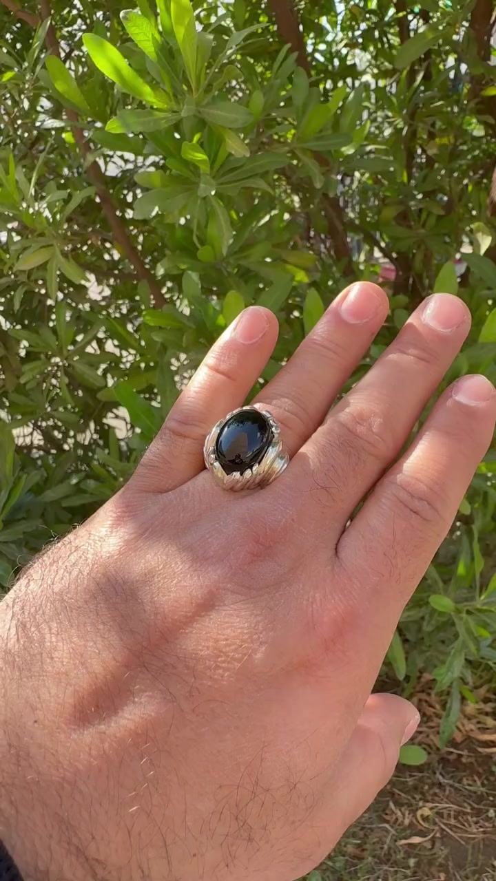 السلام عليكم
خاتم تحفه شفه يماني متوج بصياغه المبدع حمادة Vip صياغه ثقيله عيار الفضه 999 
ملاحضه (بيع فقط) للاستفسار اتصال او واتساب***********
